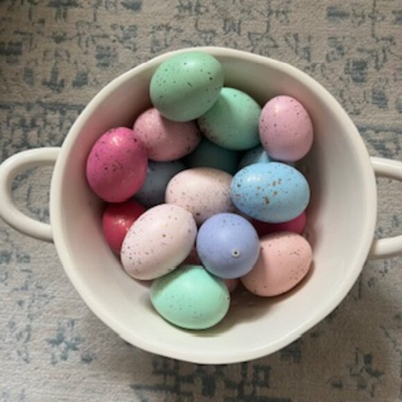 Rae Dunn Baby Chick "PEEP" Ceramic Strainer Colander with Colorful Eggs - Picture 2 of 9